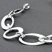 bg5B84 (Sterling Silver Oval Hoop Bracelet)