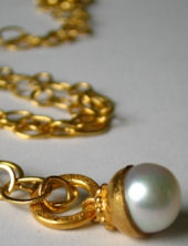 mbN134GPWhite (Short Gold Plated Necklace with White Pearl)